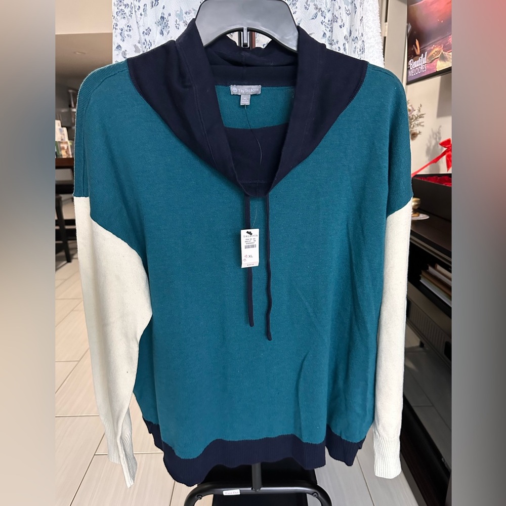 NWT TABLOTS SWEATER
